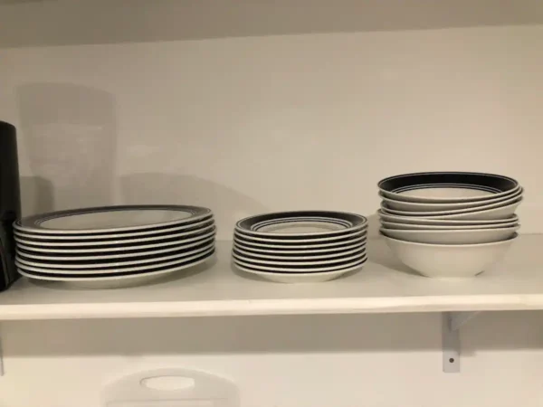 A shelf with plates and bowls on it